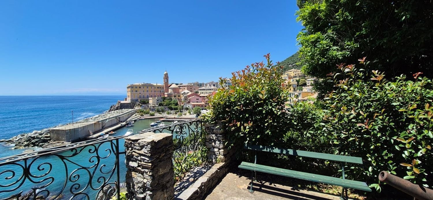 7 rooms Villa in Genoa, Italy No. 39494