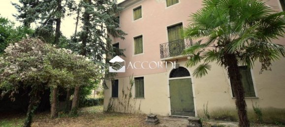 6 bedrooms Villa in Roncade, Italy No. 328440 3