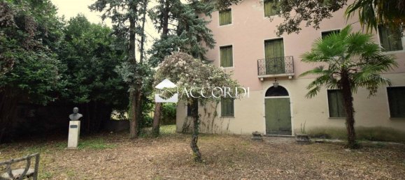 6 bedrooms Villa in Roncade, Italy No. 328440 2