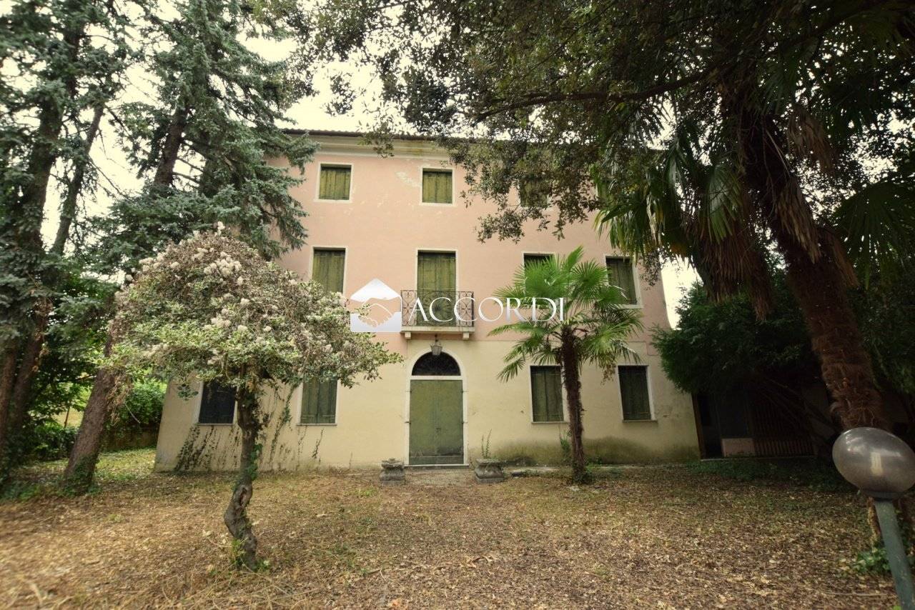 6 bedrooms Villa in Roncade, Italy No. 328440