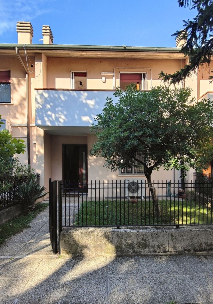 5 غرف نوم فيلا في San Bonifacio, Italy رقم 382605