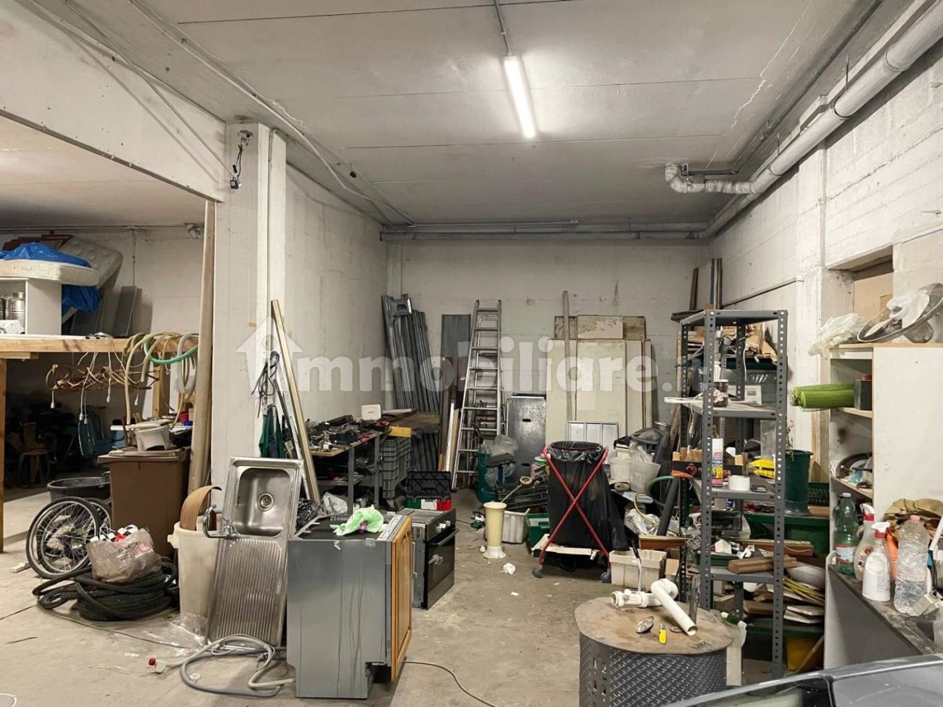 355m² Warehouse in Capurso, Italy No. 329902