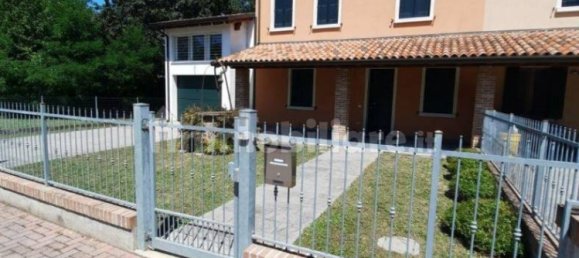 2 bedrooms House in Adria, Italy No. 275510 4