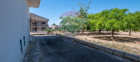 Villa de 4 dormitorios en Caltagirone, Italy No. 275799 4