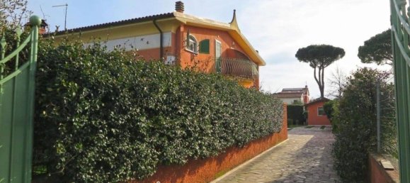 5 rooms Villa in Carrara, Italy No. 48132 2