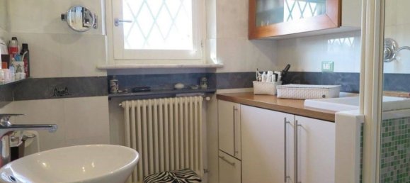 5 rooms Villa in Carrara, Italy No. 48132 3