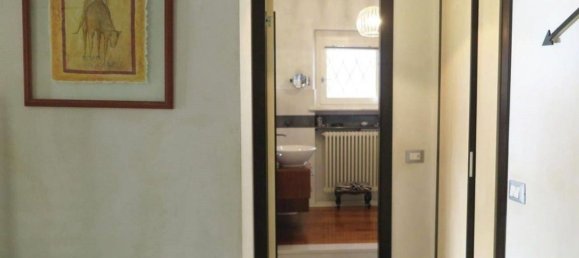 5 rooms Villa in Carrara, Italy No. 48132 4