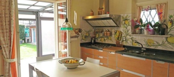5 rooms Villa in Carrara, Italy No. 48132 9