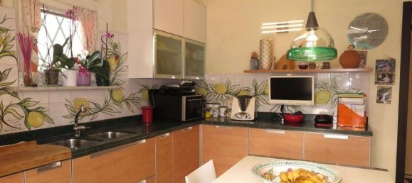 5 rooms Villa in Carrara, Italy No. 48132 7