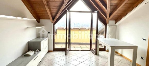 2 bedrooms Apartment in Vergiate, Italy No. 276584 2