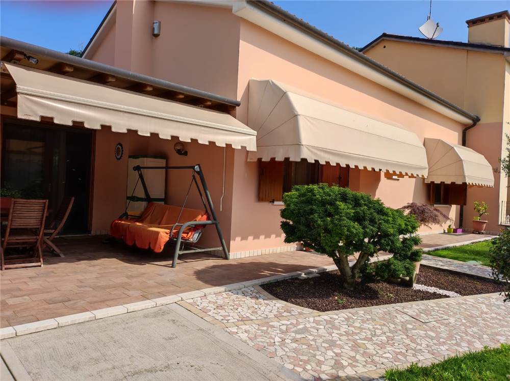 4 bedrooms Villa in San Pietro di Feletto, Italy No. 75156