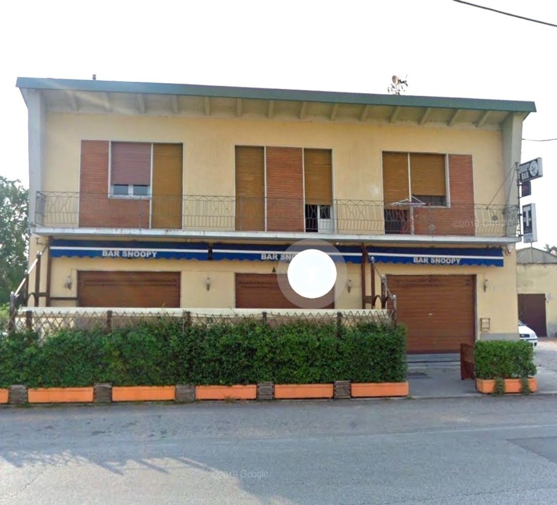 5 rooms Apartment in Cento, Italy No. 101284