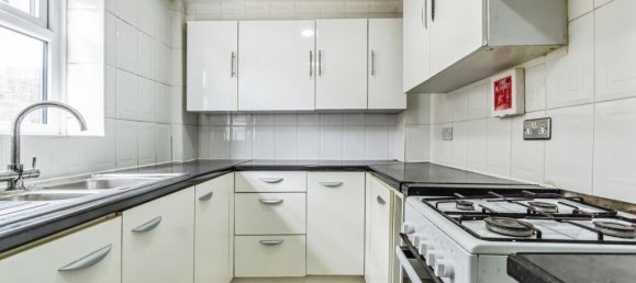 2 bedrooms House in New Addington, United Kingdom No. 8110 2