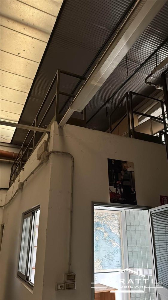  مستودع في Carpi, Italy 150متر مربع رقم 225793