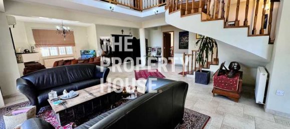 4 bedrooms Commercial property in Agios Tychonas, Cyprus No. 74290 3