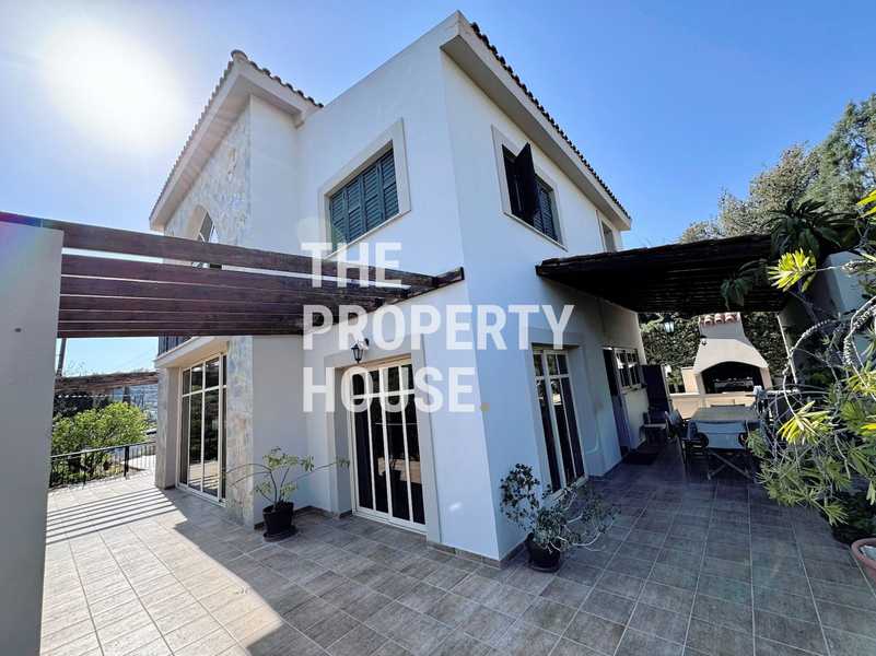 Propiedad comercial de 4 dormitorios en Agios Tychonas, Cyprus No. 74290