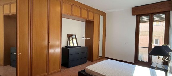 5 rooms Apartment in Modena, Italy No. 38605 2