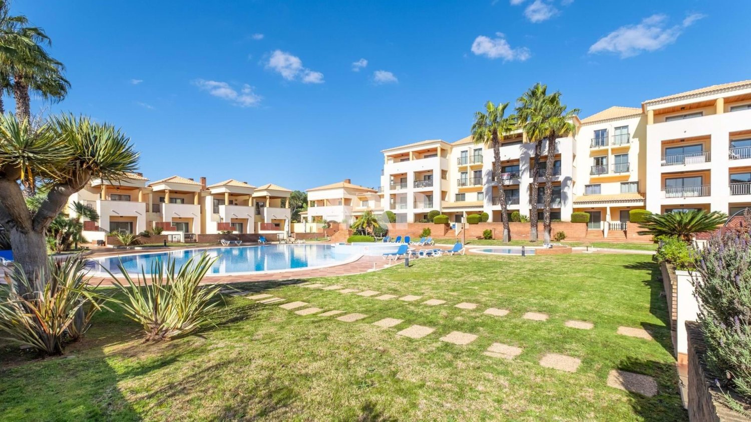 5 bedrooms House in Quarteira, Portugal No. 209989