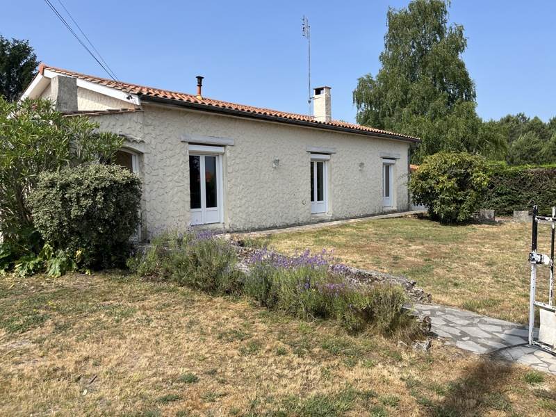 Casa de 3 dormitorios en Donnezac, France No. 338611
