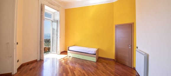 3 bedrooms Apartment in Naples, Italy No. 71492 10