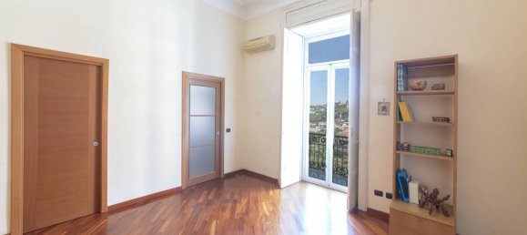 3 bedrooms Apartment in Naples, Italy No. 71492 12