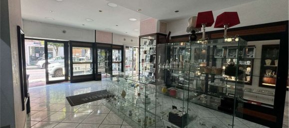 112m² Commercial property in Battipaglia, Italy No. 206591 5