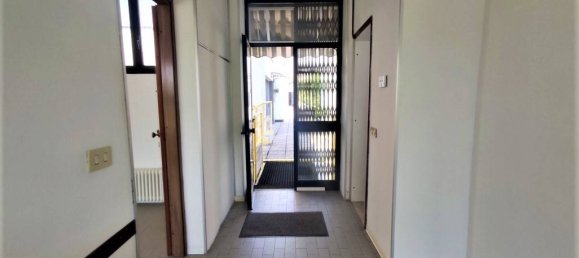 Офис 85м² в Феррара, Италия № 73621 2