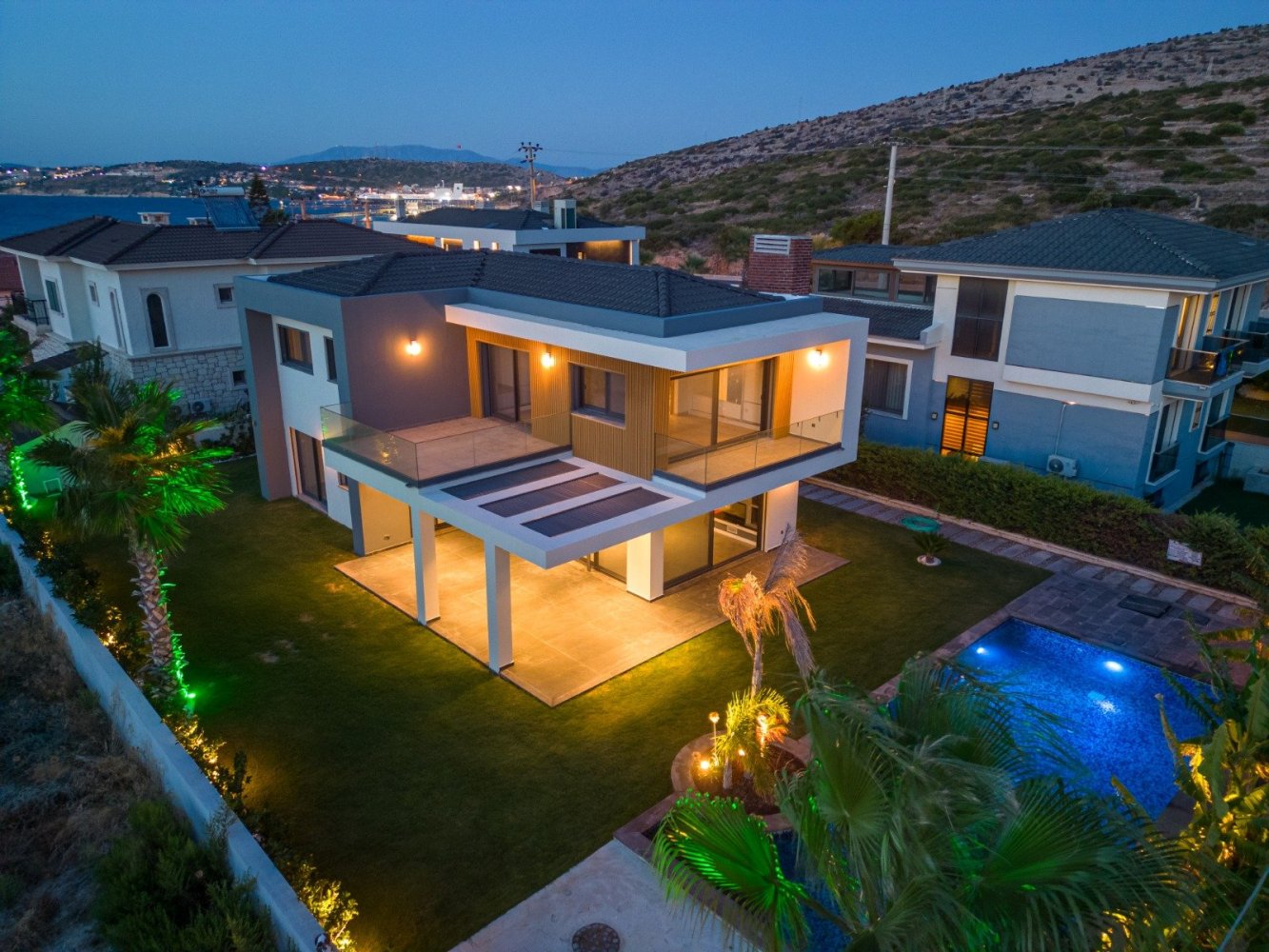 Villa 5+1 in Izmir, Turkey No. 17282