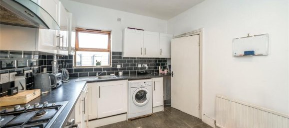 2 bedrooms Apartment in London, United Kingdom No. 12837 5