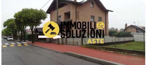 Casa de 6 habitaciónes en Fagnano Olona, Italy No. 14484 25