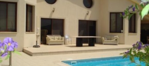 4 bedrooms Villa in Limassol, Cyprus No. 1722 6