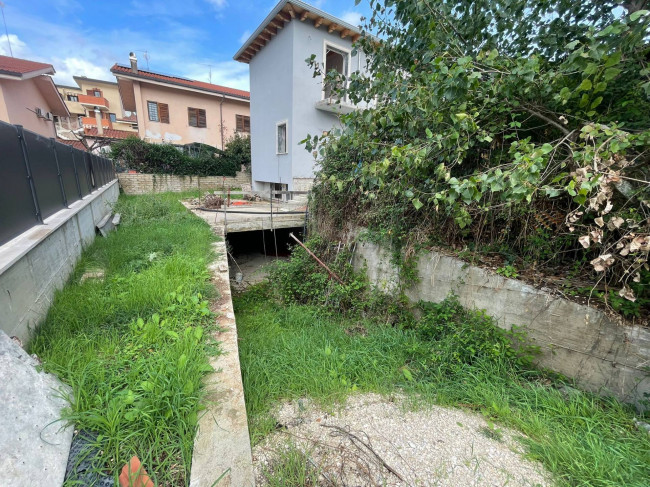 3 bedrooms Villa in Guidonia Montecelio, Italy No. 112471