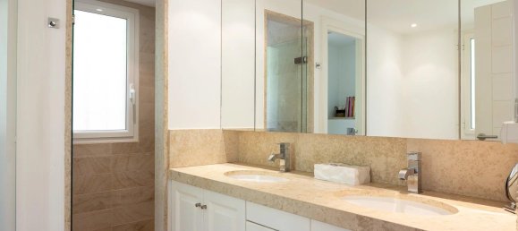 5 bedrooms Villa in Antibes, France No. 298428 8