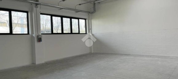 Entrepôt à Parma, Italy 1000m² No. 23784 8