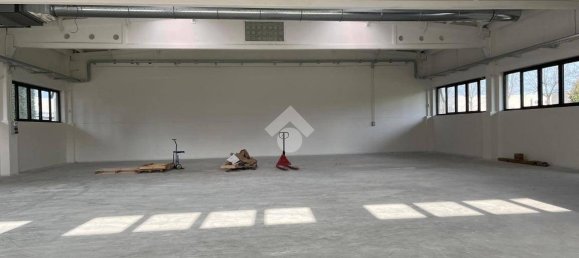 Entrepôt à Parma, Italy 1000m² No. 23784 9