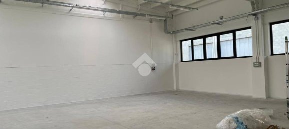 Entrepôt à Parma, Italy 1000m² No. 23784 2