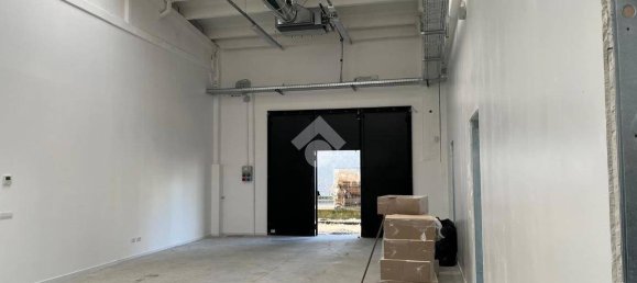 Entrepôt à Parma, Italy 1000m² No. 23784 12