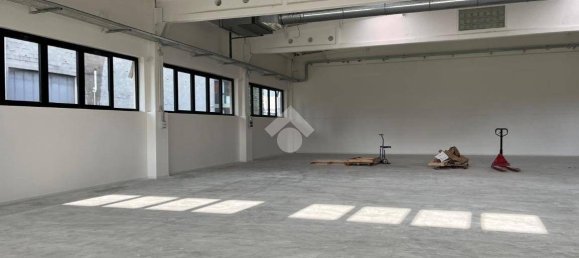 Entrepôt à Parma, Italy 1000m² No. 23784 4