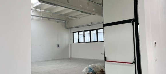 Entrepôt à Parma, Italy 1000m² No. 23784 11