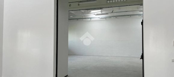 Entrepôt à Parma, Italy 1000m² No. 23784 18