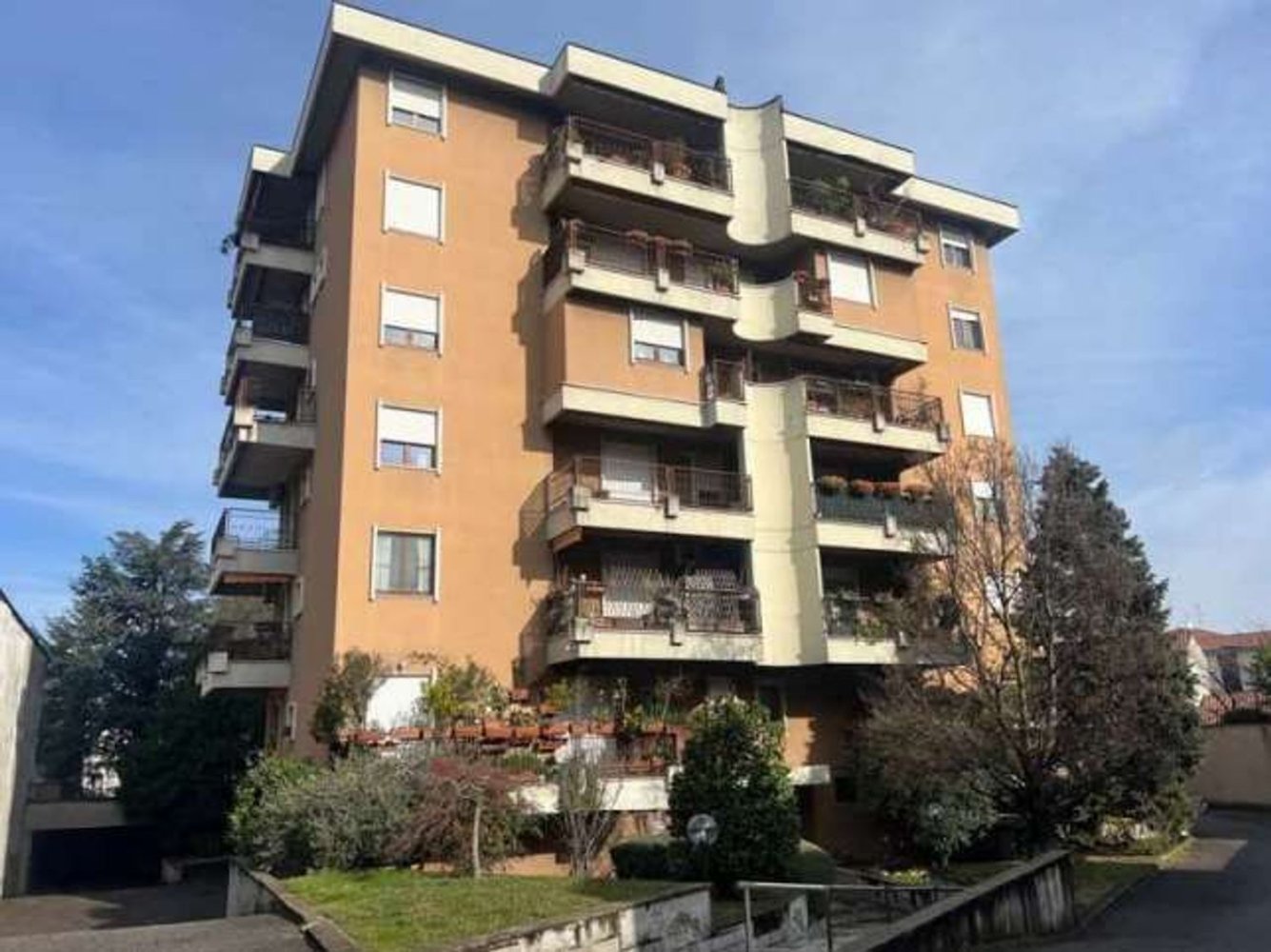 5 rooms Apartment in Busto Arsizio, Italy No. 299486