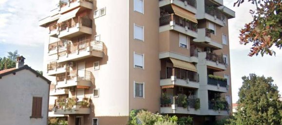5 rooms Apartment in Busto Arsizio, Italy No. 299486 8