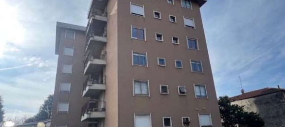 5 rooms Apartment in Busto Arsizio, Italy No. 299486 2
