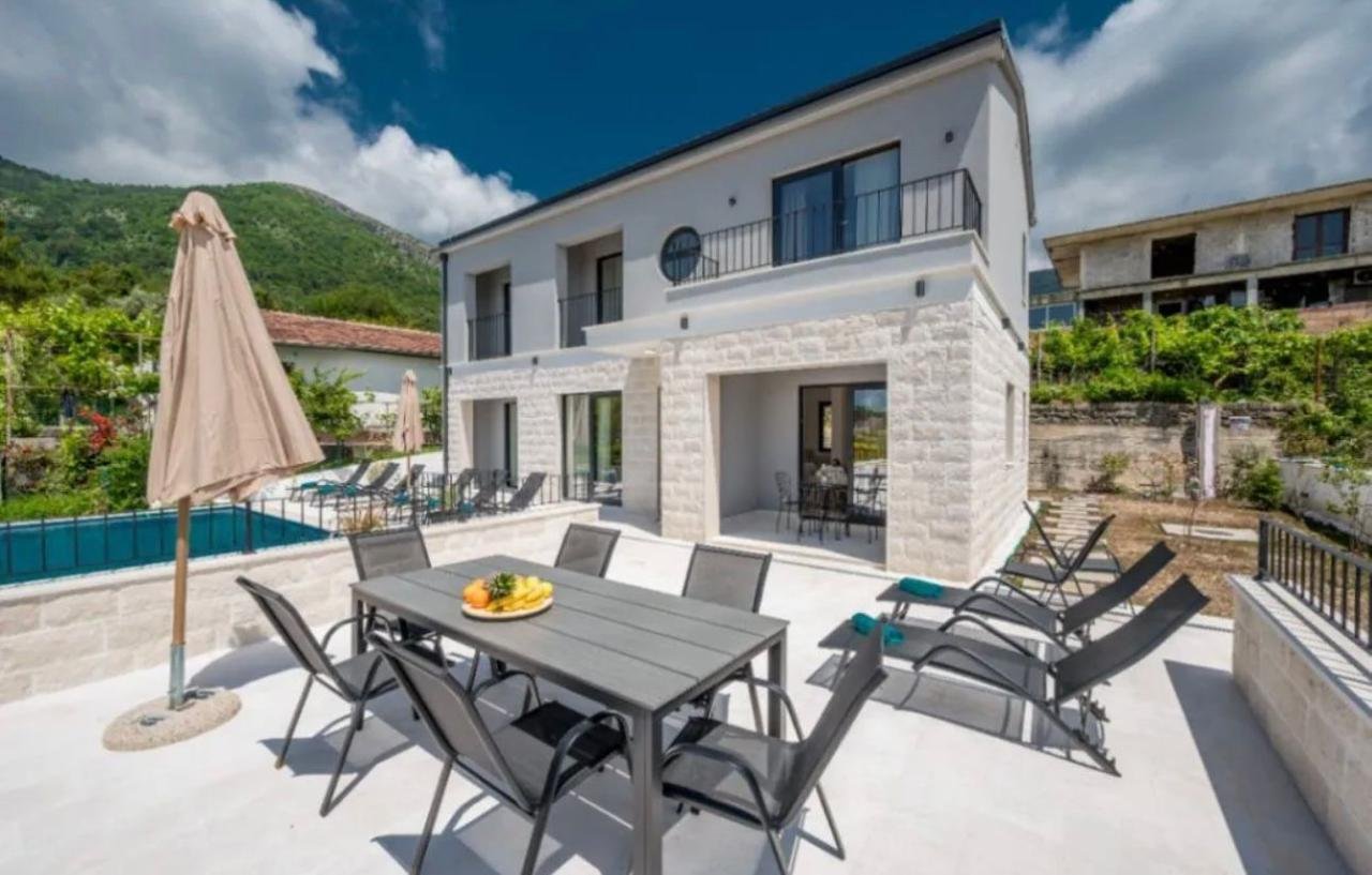 4 bedrooms House in Kotor, Montenegro No. 2244