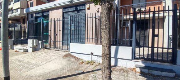 Propiedad comercial de 2 habitaciónes en San Severo, Italy No. 271814 2