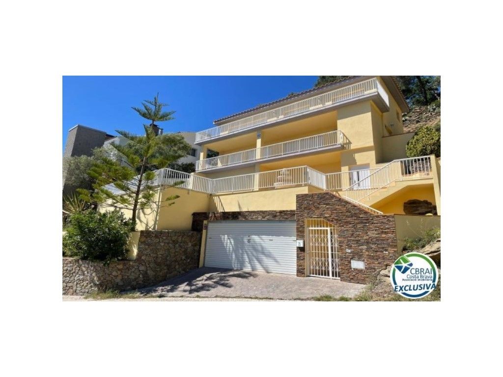 3 bedrooms House in Roses, Spain No. 198997