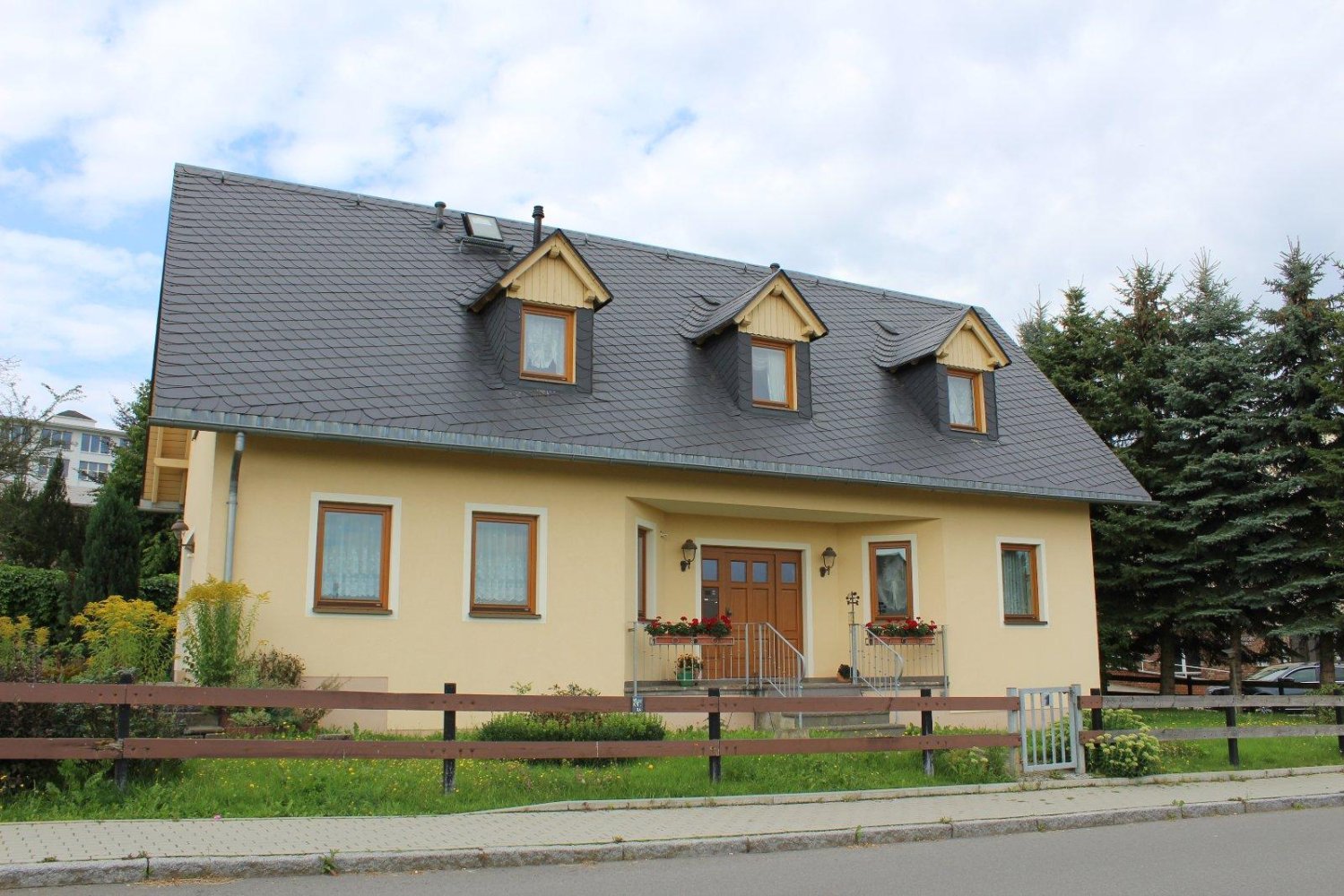 3 bedrooms House in Erzgebirgskreis, Germany No. 25562