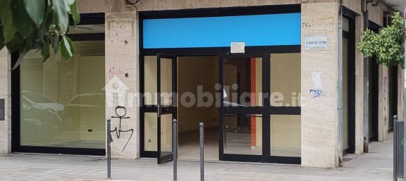 Коммерческая недвижимость с 1 комнатой в Бари, Италия № 271175 8