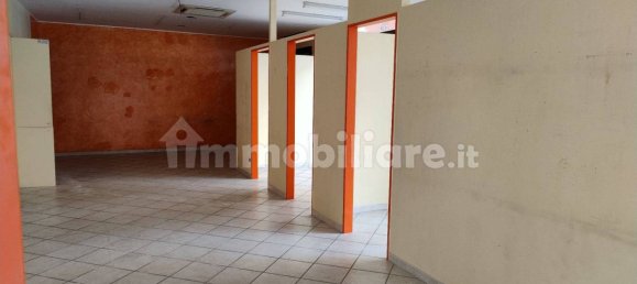 Коммерческая недвижимость с 1 комнатой в Бари, Италия № 271175 2