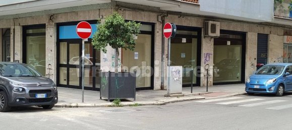 Коммерческая недвижимость с 1 комнатой в Бари, Италия № 271175 10